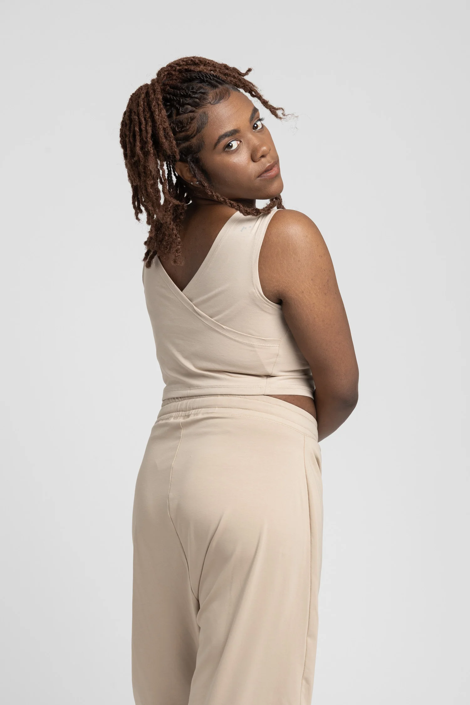 V Back Cropped Tank Top - Image 6