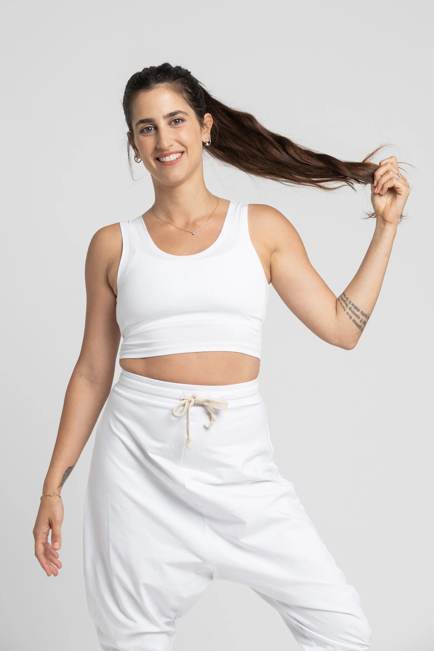 V Back Cropped Tank Top - Image 3