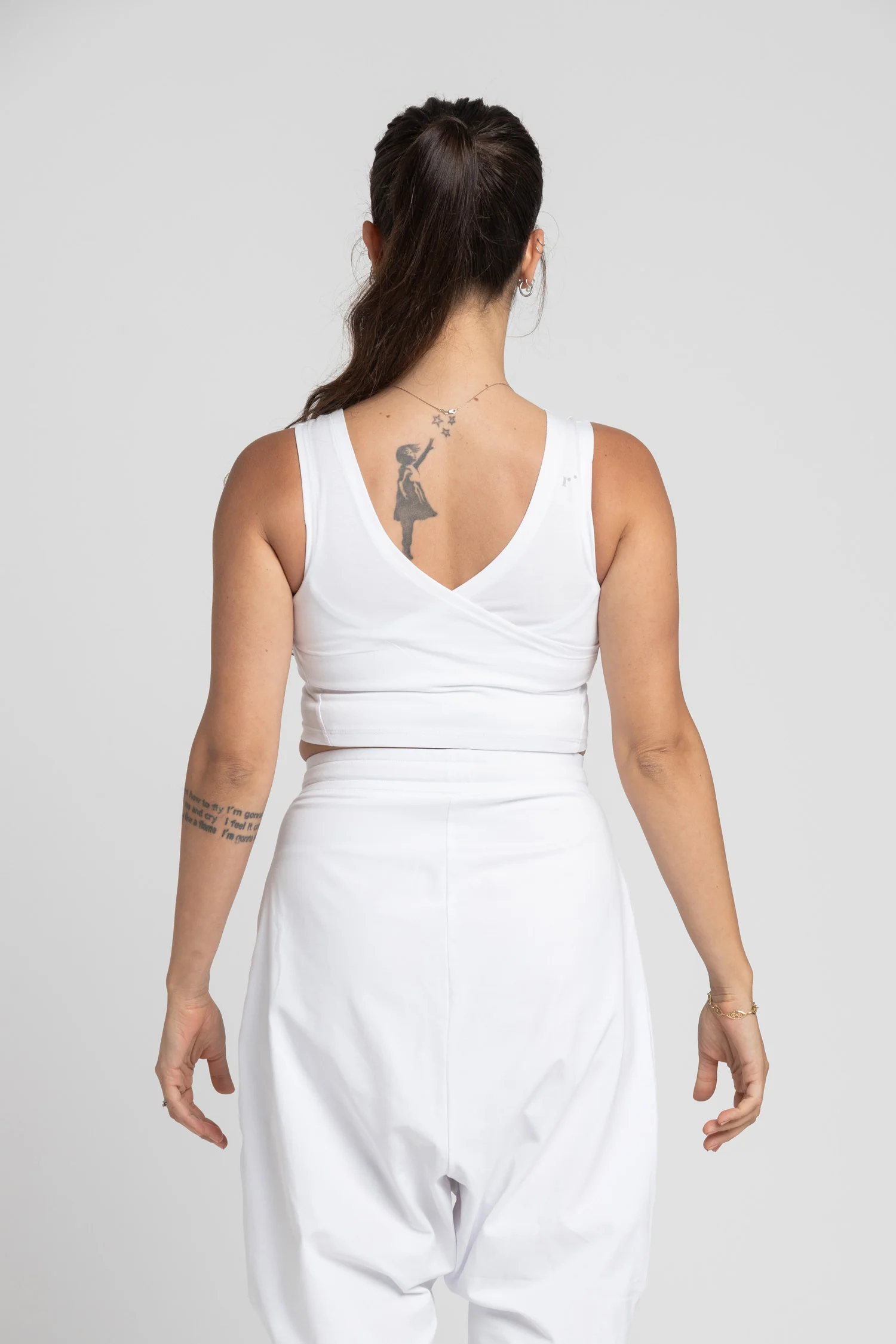 V Back Cropped Tank Top - Image 4